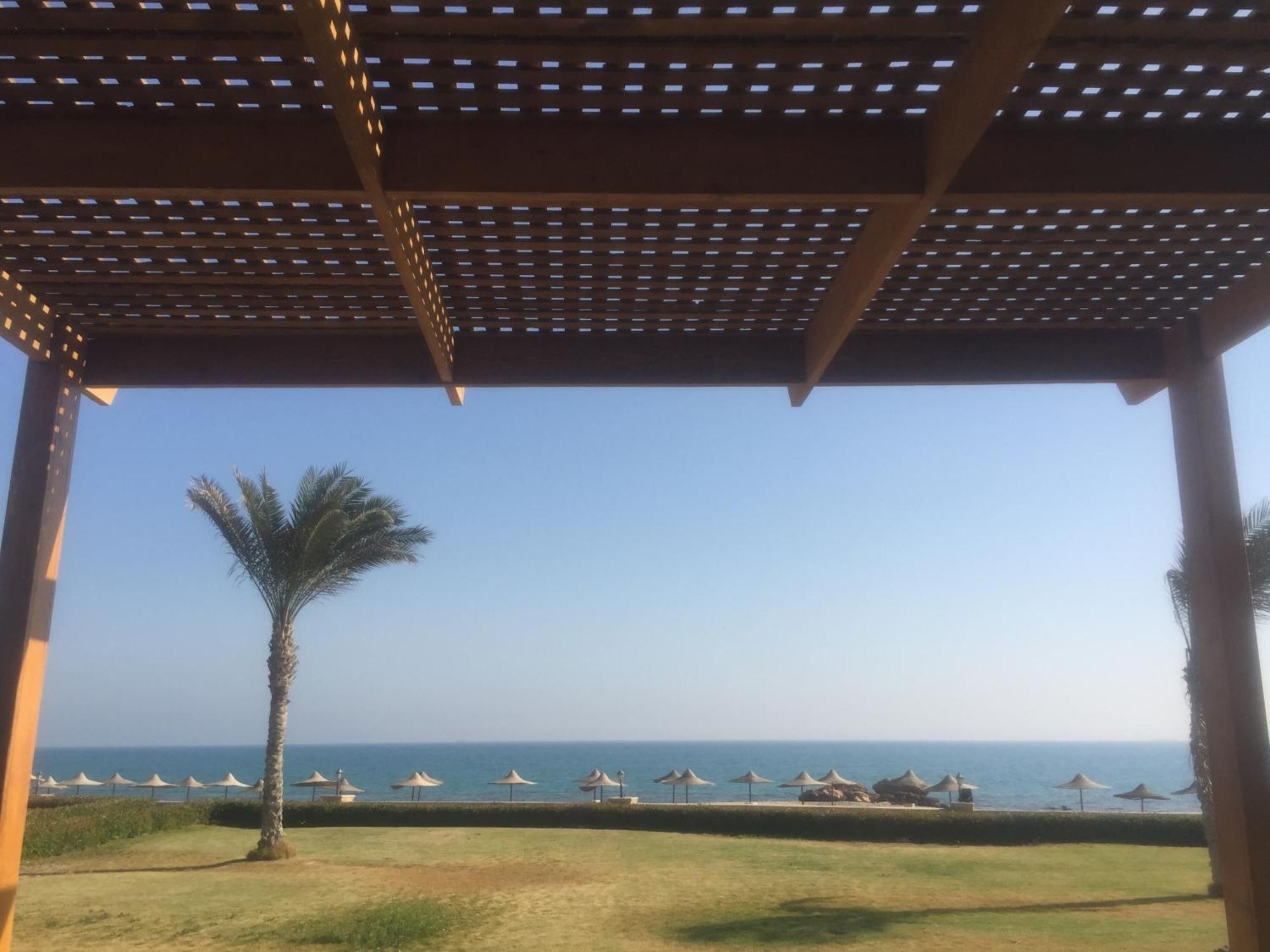 Beach Front Chalet 艾因苏赫纳 外观 照片