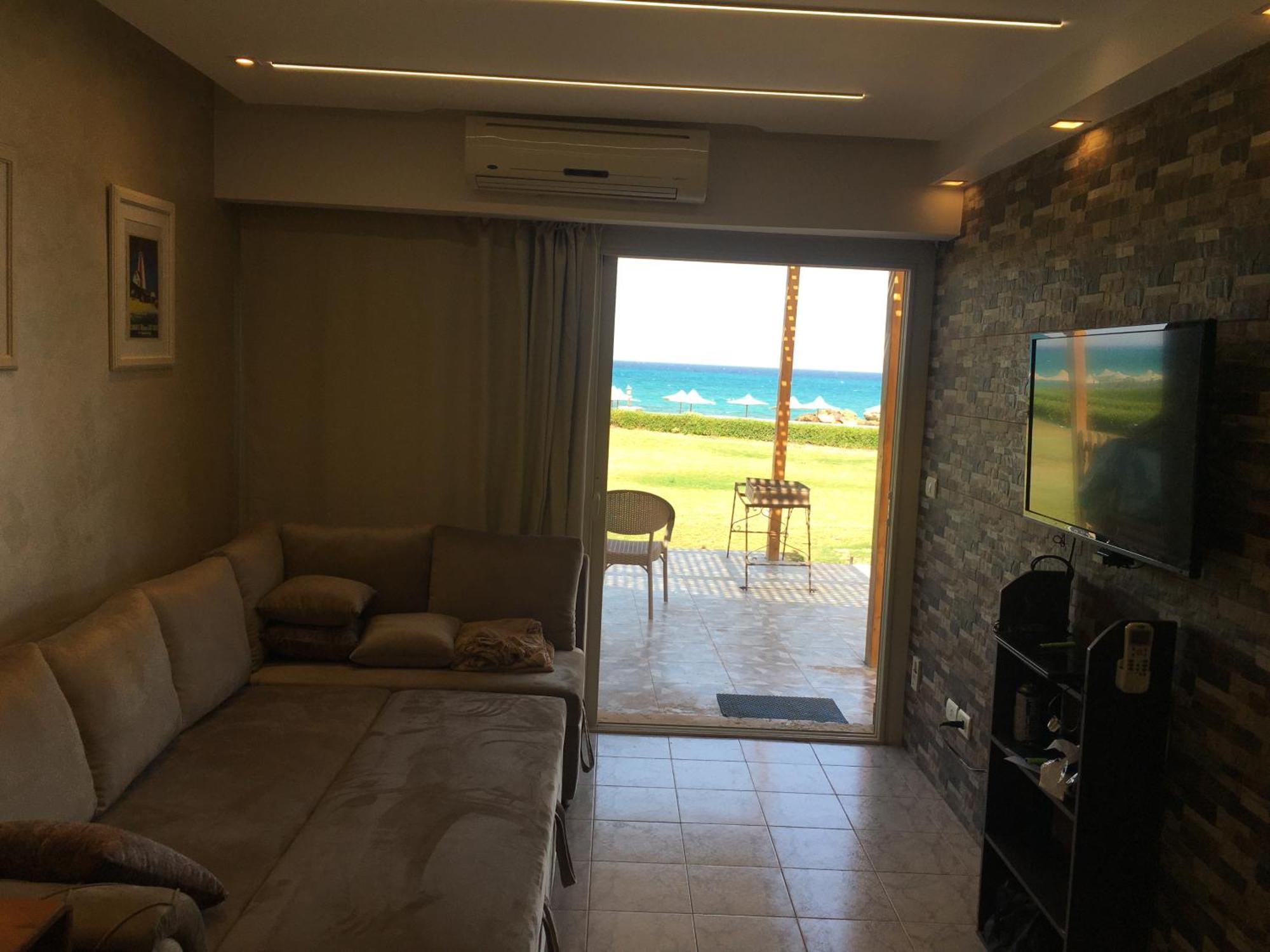 Beach Front Chalet 艾因苏赫纳 外观 照片