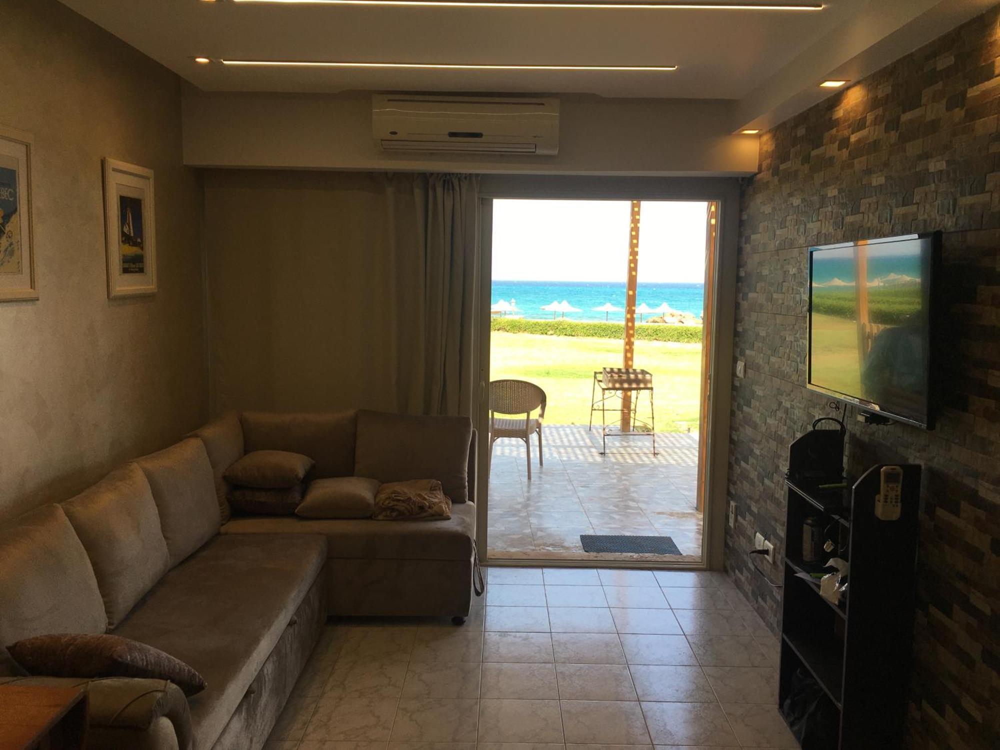 Beach Front Chalet 艾因苏赫纳 外观 照片